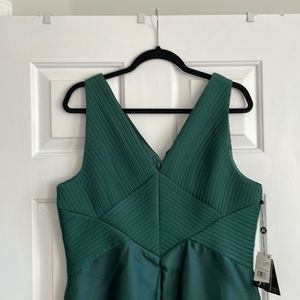 NWT ADRIANNA PAPELL HIGH/LOW EVENING GOWN WITH SIDE POCKETS in GREEN, size 16